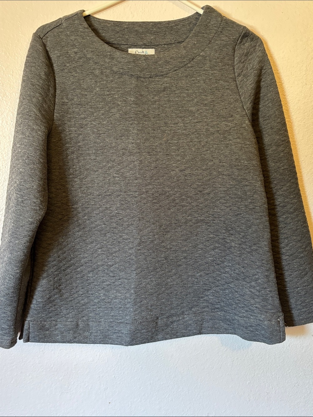Croft & Barrow Woman’s Gray Quilted Crewneck Pullover Sweater, Size S